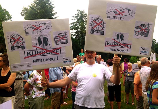 Demo gegen Massenkuhstall in Kleibrok 1