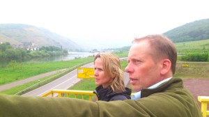 Steffi Lemke und Dietmar Johnen an der Mosel bei Bernkastel-Kues