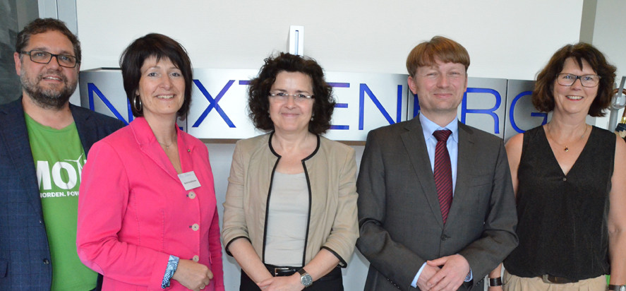 V.r.n.l.: Susanne Menge (MdL), Carsten Agert (Institutsleiter), Wissenschaftsministerin Gabriele Heinen-Klajic, Astrid Grotelüschen (MdB) und ich (MdB)
