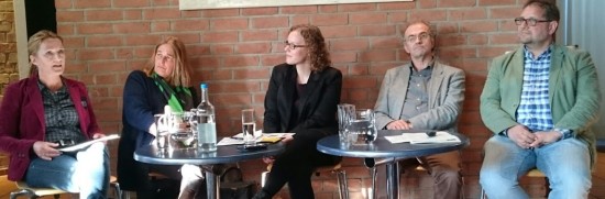 Trink Wasser aus der Leitung ist ein Tipp, wie ich als Verbraucher*in das Lebensmittel schütze. Darüber sprach ich mit (v.l.n.r) Monika von Haaren, Julia Verlinden und Kümmerer