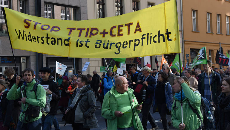 Der Widerstand gegen die Freihandelsabkommen TTIP und CETA hält nicht nur an - er wird stärker! © Grüne Bundestagsfraktion