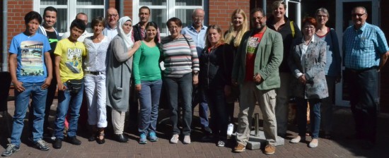Integration gelingt am ehesten über Begegnung und deshalb habe ich in Rastede bei der AWO ein Frühstück mit Geflüchteten und Ehrenamtlichen organisiert. Die einzelnen Schicksale der Geflüchteten berühren mich jedes Mal. Trotzdem hängen sich die Menschen rein hier bei uns und versuchen, das Beste aus der Situation zu machen. Die tägliche Arbeit der ehrenamtlich wirkenden Mitmenschen beeindruckt mich bei diesen Begegnungen auch immer, denn ich weiß, wie viel Kraft dieses Engagement kostet, bei aller Freude, die diese Aufgabe auch bereitet.
