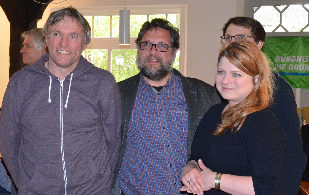 V.l.n.r.: Hanso Janßen (MdL), moi, (MdB), Simon Schütte vom KV Oldenburg-Land (fast verdeckt) und Christina-Johanne Schröder aus Berne (Bundestagskandidatin für die Weser-Marsch, Delmenhorst und Oldenburger Land)