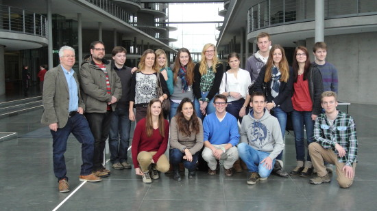 SchülerInnen des Alten Gymnasiusm Oldenburg (ganz links: Jörg Witte, ihr Lehrer)