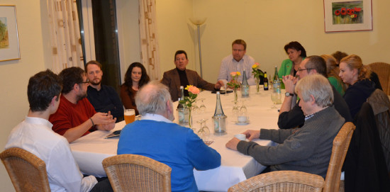 Im Kreise Interessierte Zuhörer vom KV Emsland-Nord