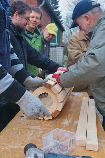 150121 Nistkästenbau in WST