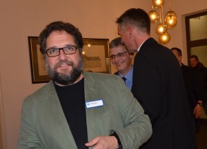 Auf dem Abend der Begenung, im hintergrund Bischof Jan Janssen
