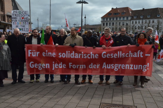 V.l.n.r.: Annette-Christine Lenk (Ev.-Luth. Kirche in Oldenburg), Hans-Henning Adler (Die Linke), ich, Dennis (SPD), Henning (SPD), Ahmed Hazzaa (Vorsitzender Islamischer Kulturverein), Cyrill  Lobe Ndoumbe (Integrations e.V.), Heinz Bührmann (GEW), Telim Tolan (Yezidisches Forum), Lena Nzume. 