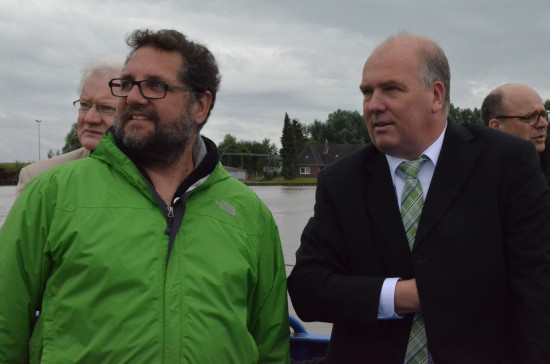 Astreiner Blick vom Wasser aus: Lebendiger Hafen in Leer, den mir der Geschäftsführer der Stadtwerke, Claus-Peter Horst, vom Schlepper aus vorstellte. 