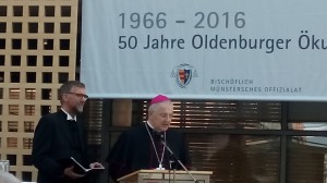 V.l.n.r.: Landesbischof Jan Janssen und Weihbischof Heinrich Timmerevers
