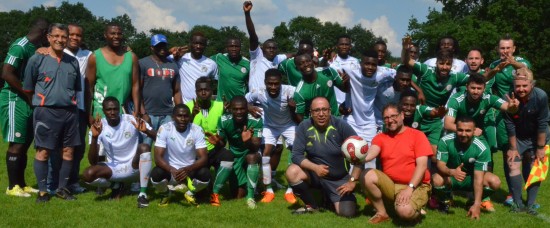 Das Finale beim 11. Oldenburger Afrika Cup gewann das Team der Elfenbeinküste gegen das Team Nigeria mit 4:0. Schiedsrichter Ilyas Yanc hatte keine Schwierigkeit damit, das Spiel zu leiten.