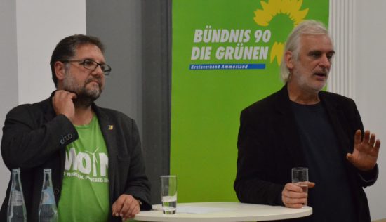 Mit dem BGE investiert der Staat nicht länger in die Verwaltung des Mangels, sondern in eine gerechte Gleichbehandlung aller. Arfst Wagner und ich beim intensiven Austausch über das BGE in Bad Zwischenahn Ofen im Ammerland.